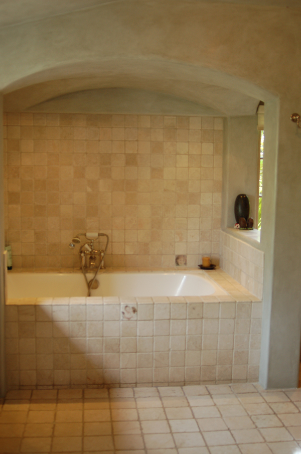 bathroom tub